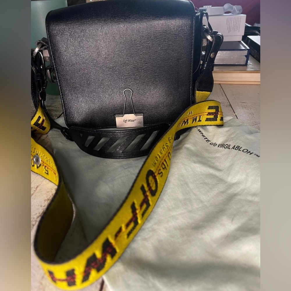 Authentic 100% - Picture 2 of 6